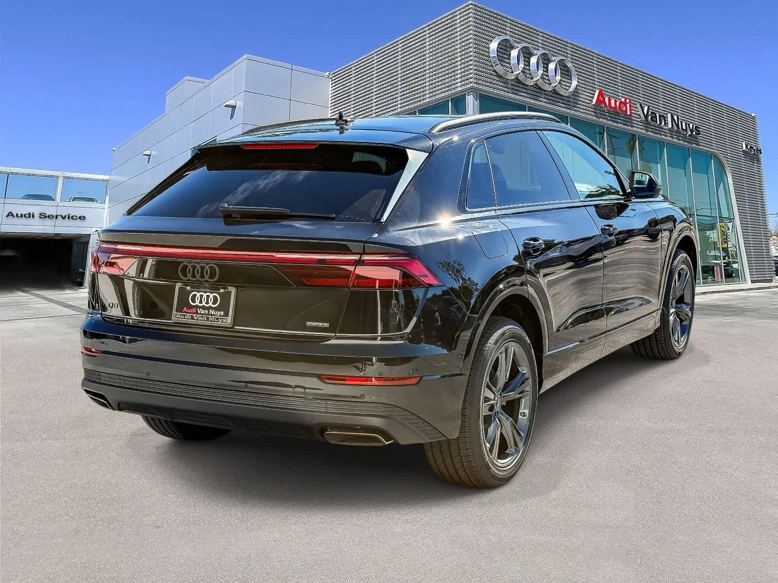 Thumbnail: 2026 Audi Q8 - 4