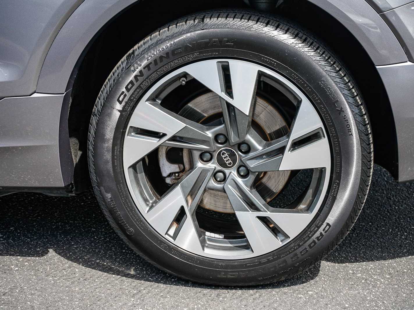 Thumbnail: 2023 Audi e-tron - 10