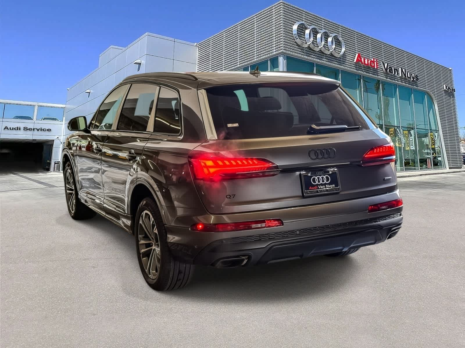 Thumbnail: 2026 Audi Q7 - 6