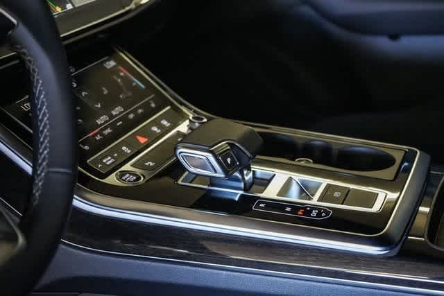 Thumbnail: 2025 Audi Q8 - 30