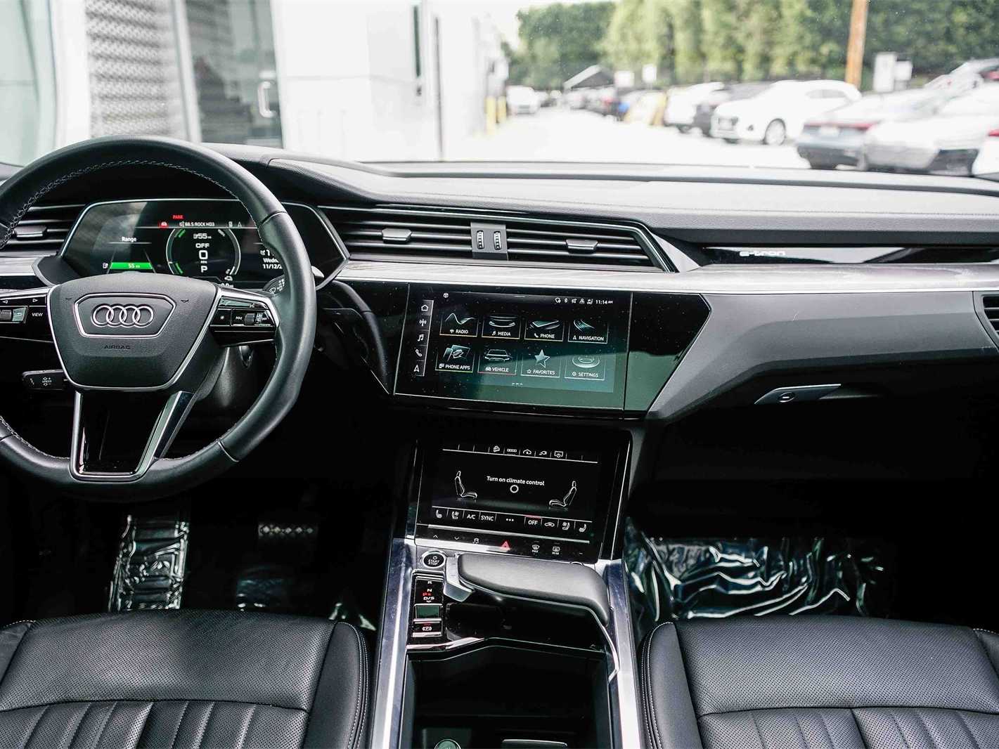 Thumbnail: 2024 Audi Q8 e-tron - 12