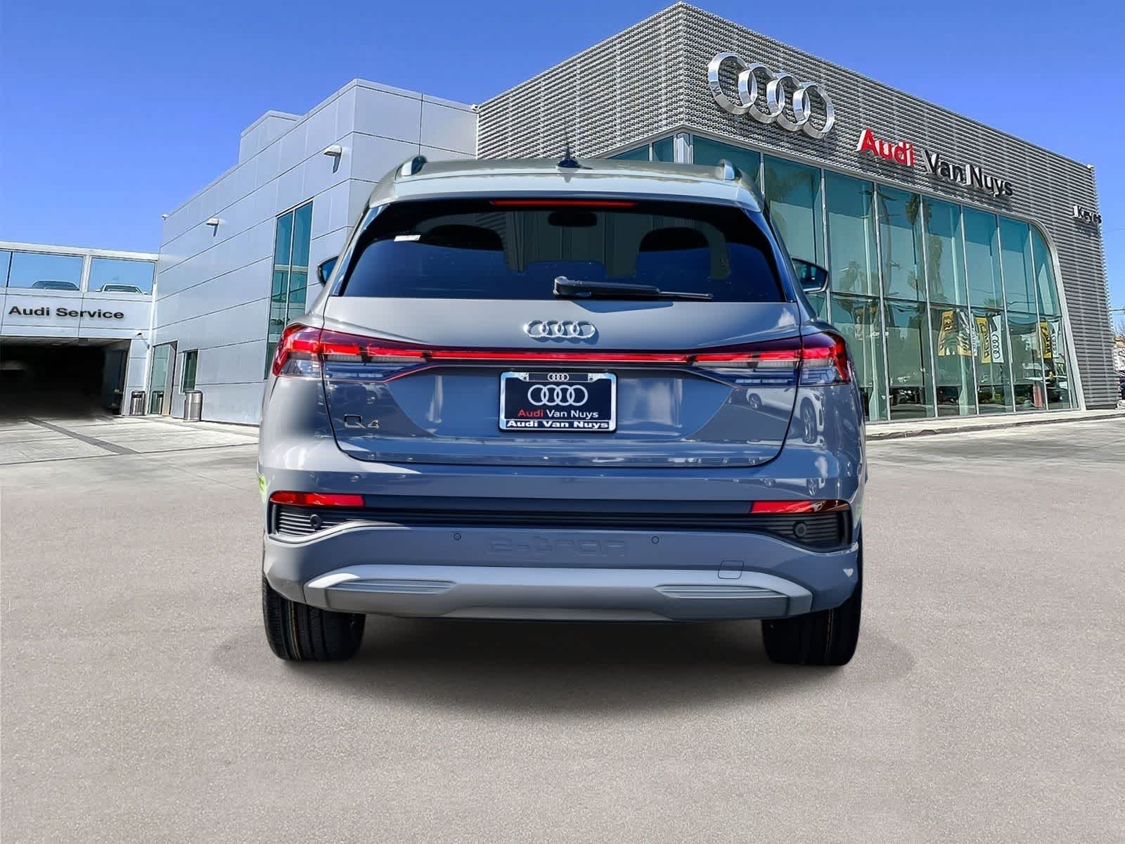 Thumbnail: 2023 Audi Q4 e-tron - 3