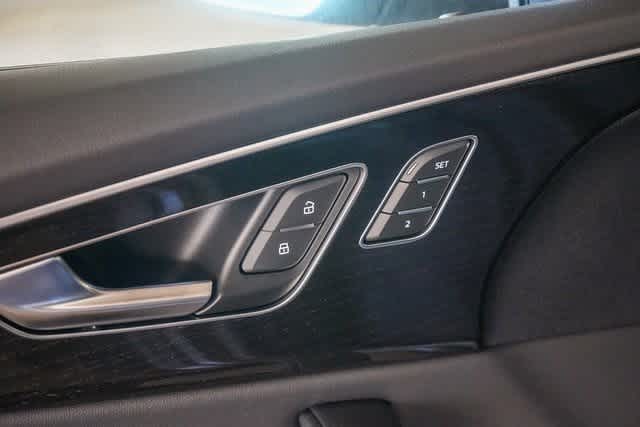 Thumbnail: 2025 Audi Q8 - 29