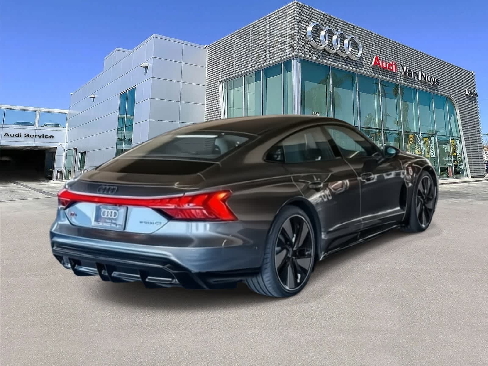 Thumbnail: 2026 Audi e-tron GT - 4