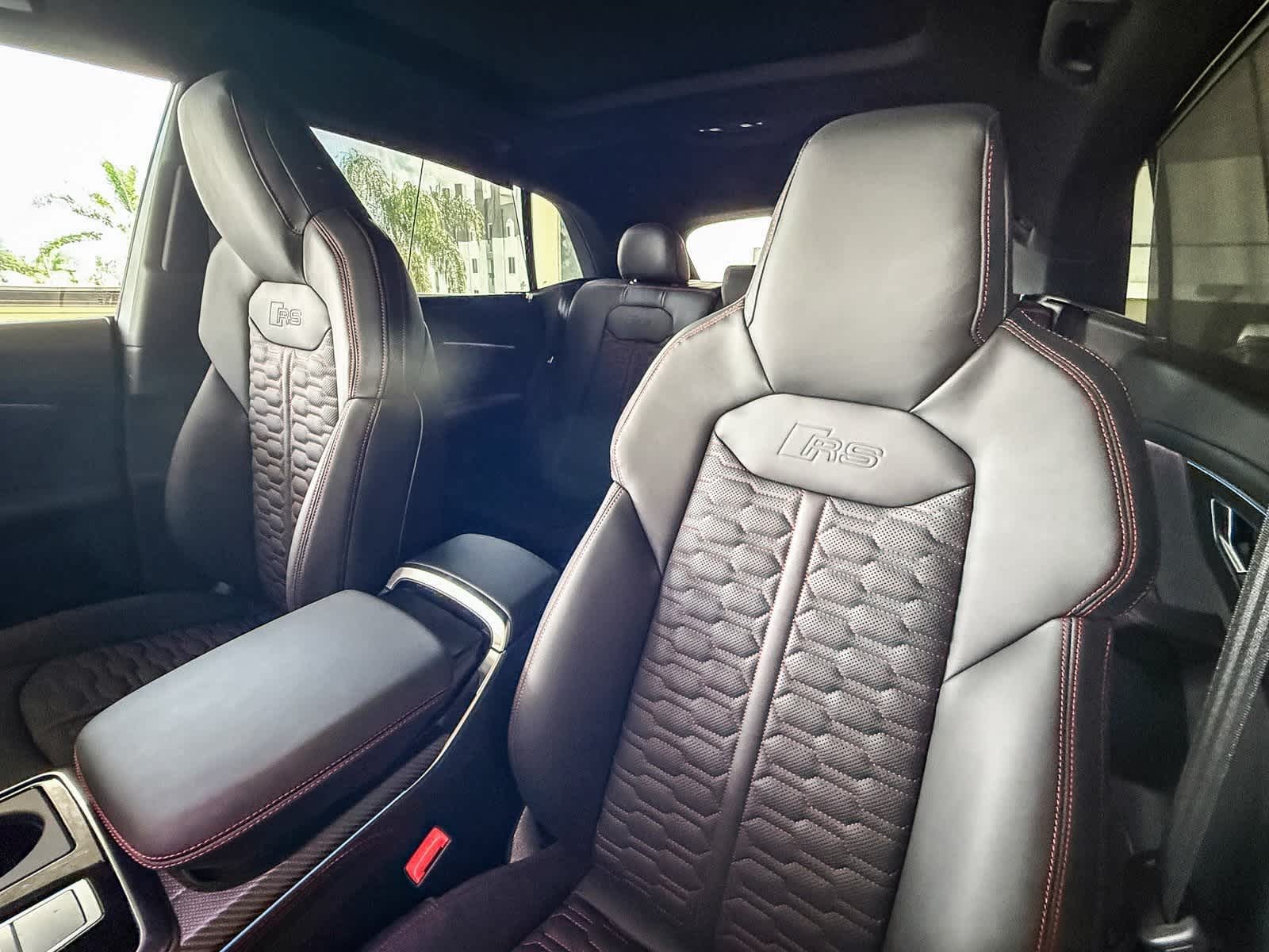 Thumbnail: 2026 Audi RS Q8 - 26