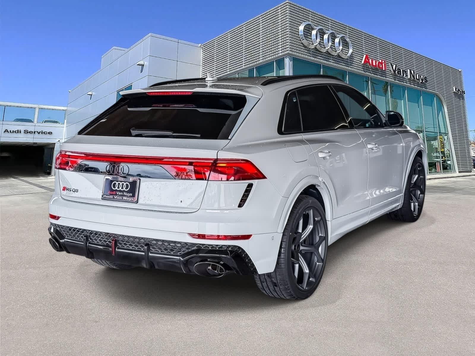 Thumbnail: 2026 Audi RS Q8 - 4