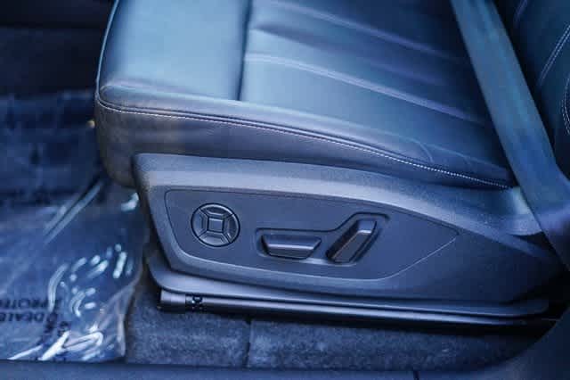 Thumbnail: 2025 Audi Q6 e-tron - 22