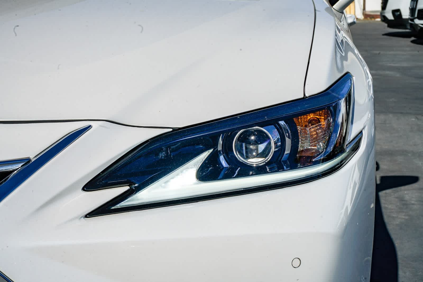 Thumbnail: 2021 Lexus ES - 7