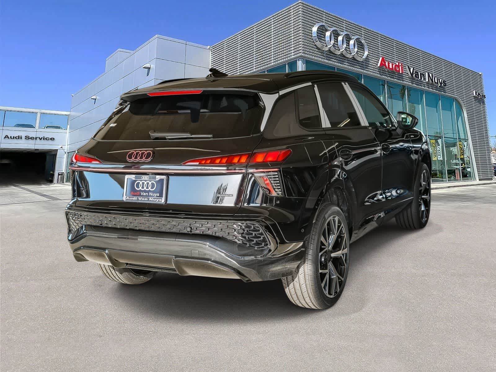 Thumbnail: 2026 Audi Q3 - 4