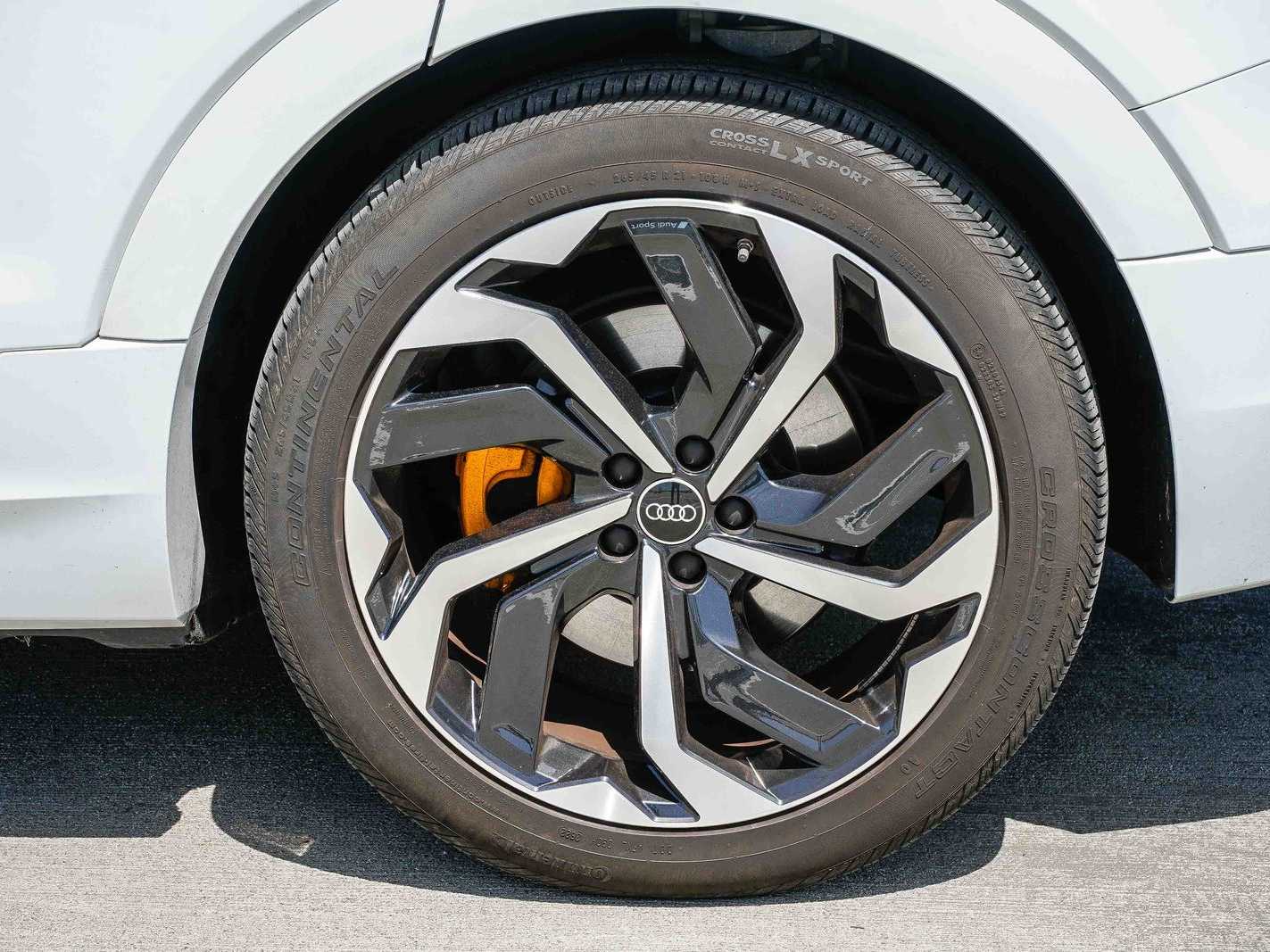 Thumbnail: 2023 Audi e-tron S - 10