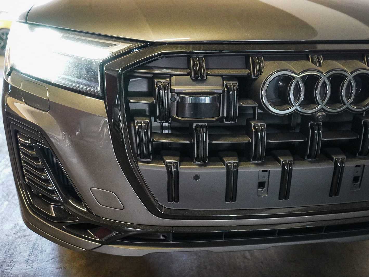 Thumbnail: 2026 Audi Q7 - 11
