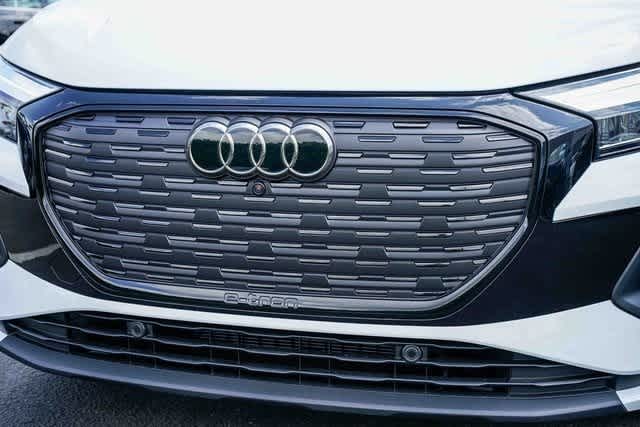 Thumbnail: 2026 Audi Q4 e-tron - 8