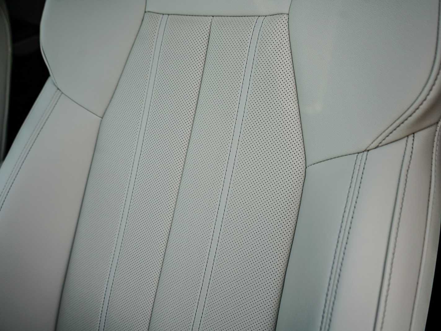 Thumbnail: 2025 Audi Q6 e-tron - 25