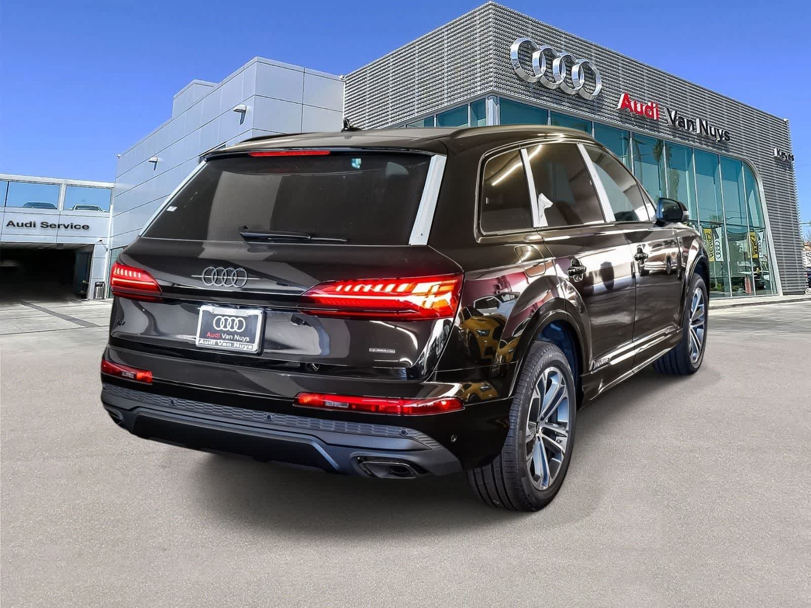 Thumbnail: 2026 Audi Q7 - 4