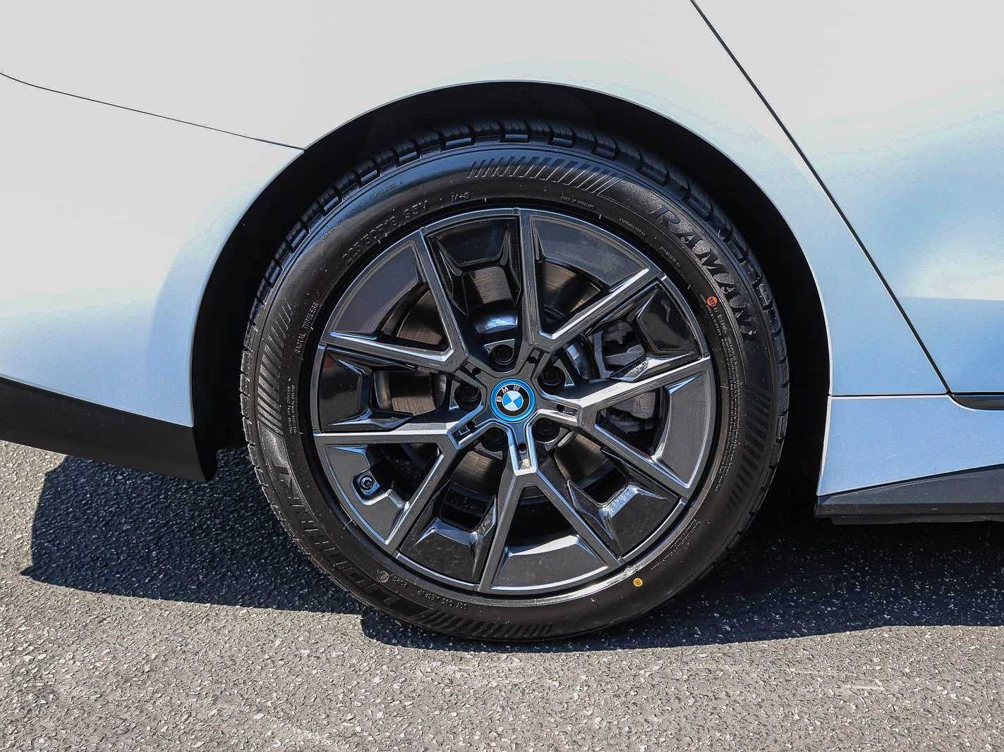 Thumbnail: 2023 BMW i4 - 7
