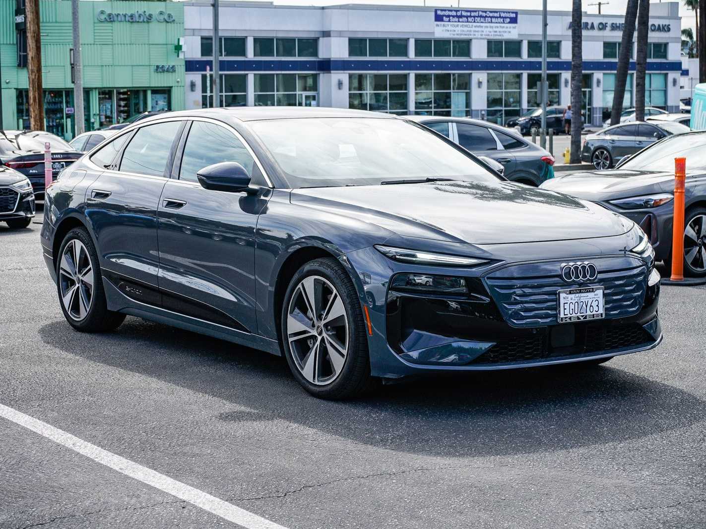 Thumbnail: 2025 Audi e-tron - 5