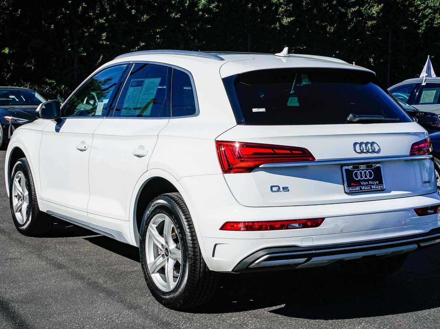 Thumbnail: 2023 Audi Q5 - 12