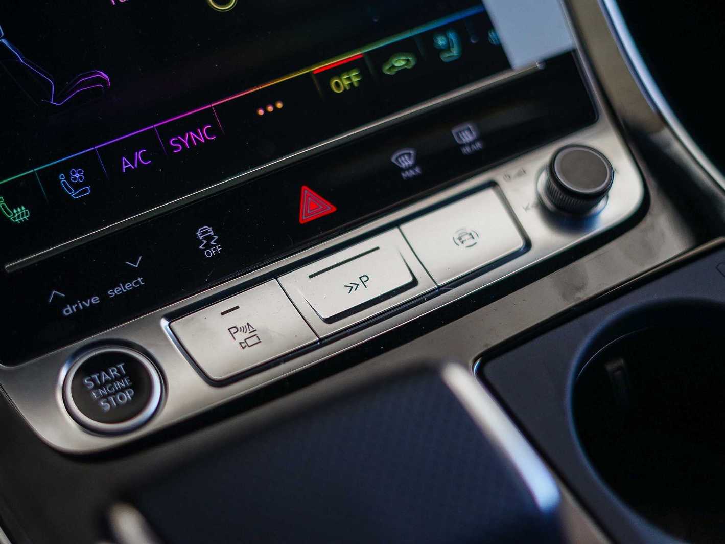 Thumbnail: 2025 Audi RS Q8 - 25