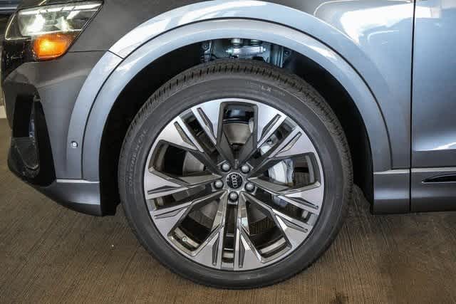 Thumbnail: 2025 Audi Q8 - 13