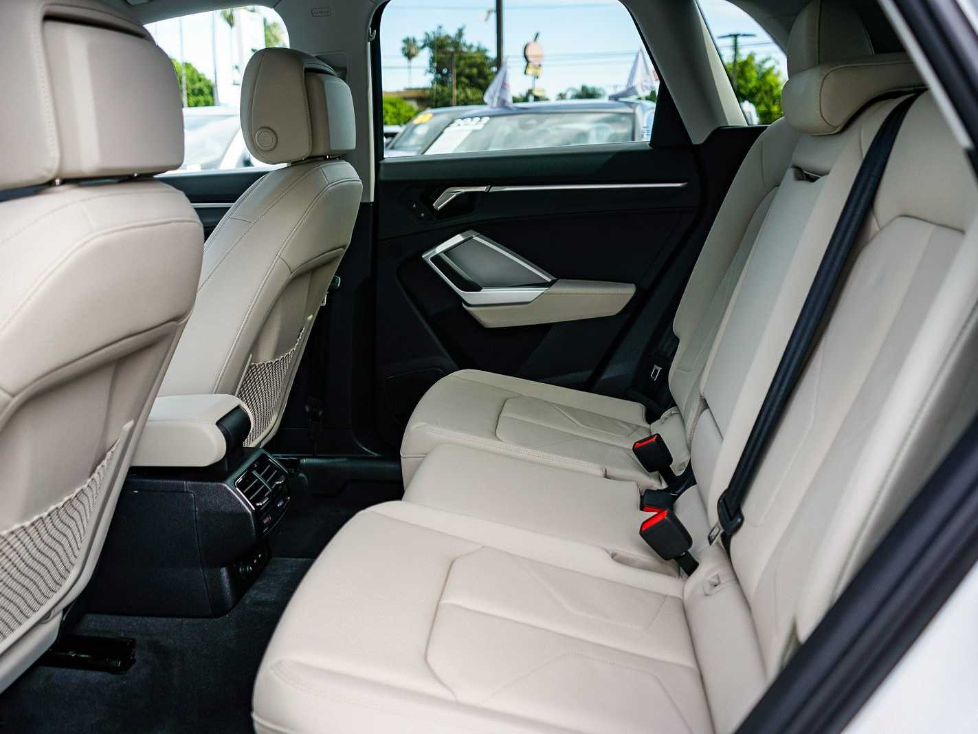 Thumbnail: 2025 Audi Q3 - 18