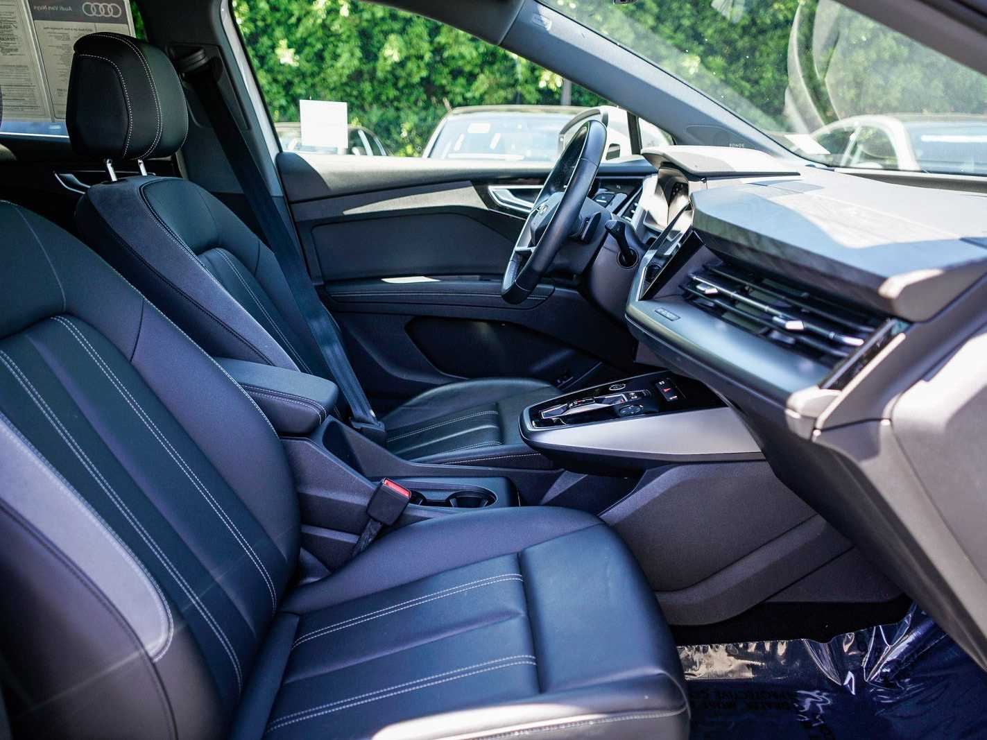 Thumbnail: 2023 Audi Q4 e-tron - 16