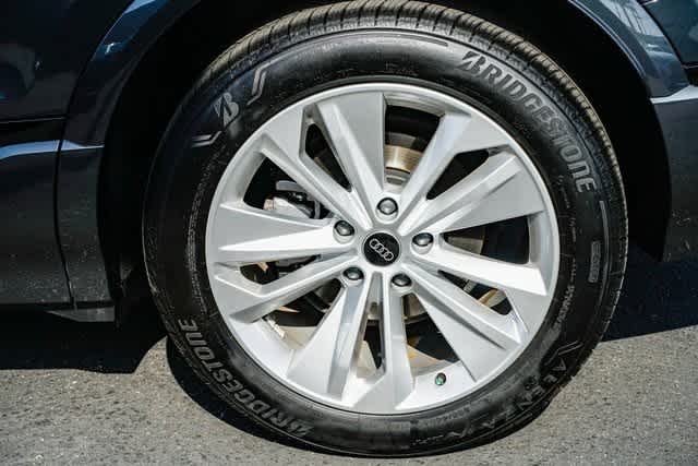 Thumbnail: 2025 Audi Q6 e-tron - 10