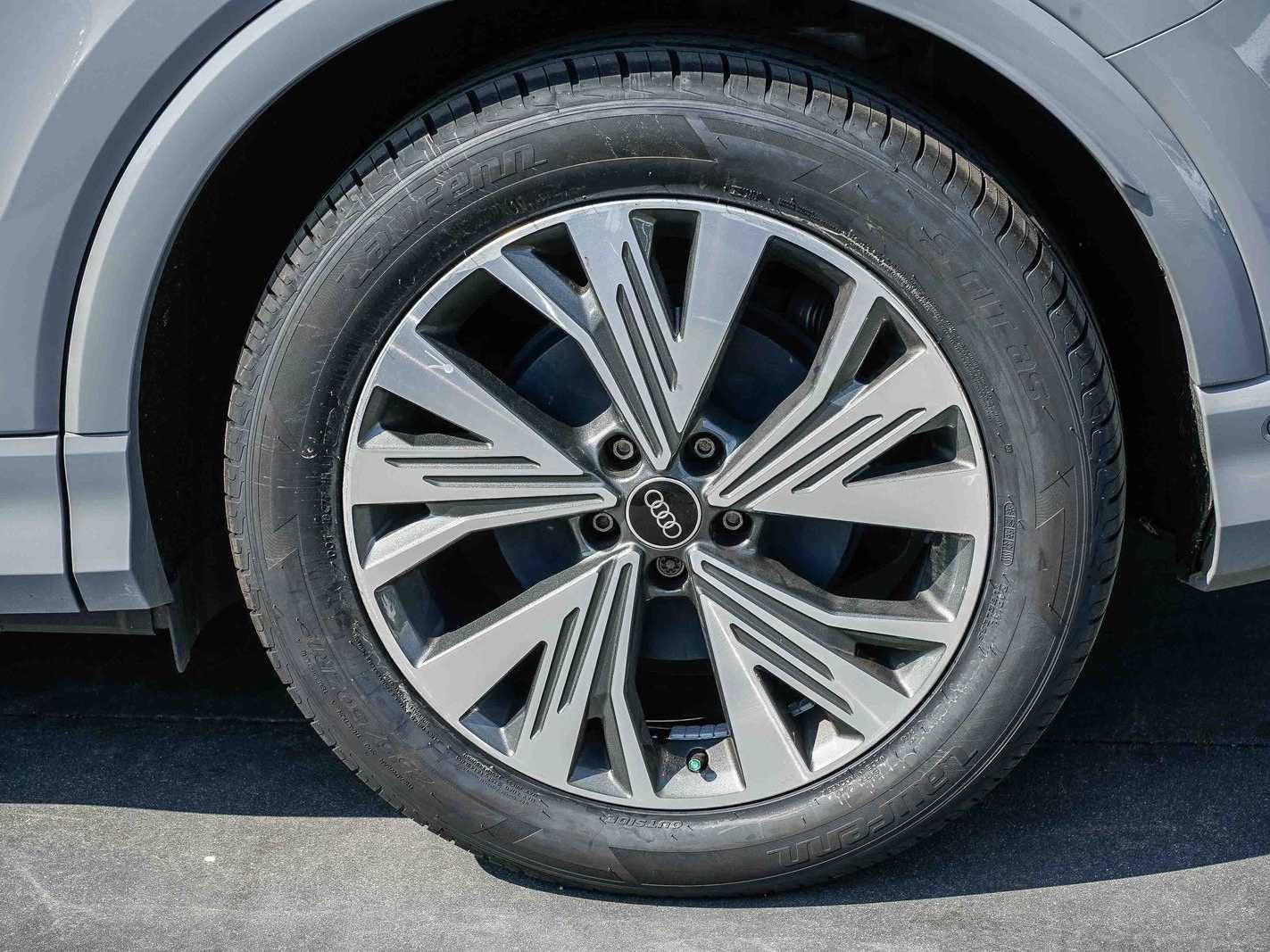 Thumbnail: 2023 Audi Q4 e-tron - 10