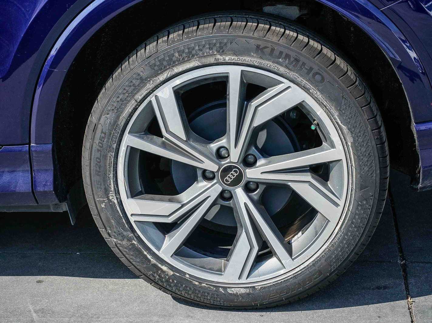 Thumbnail: 2023 Audi Q4 e-tron - 10