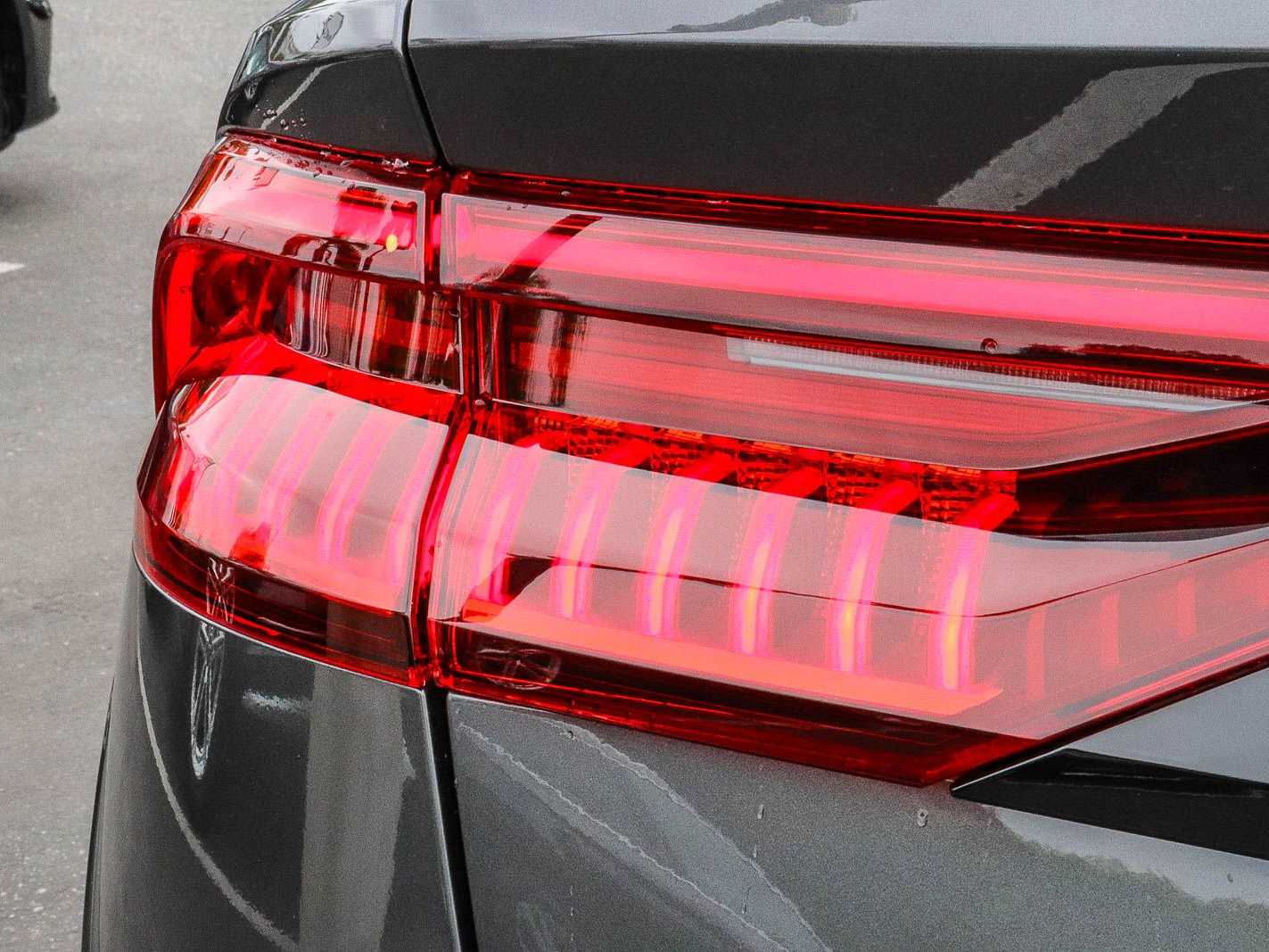 Thumbnail: 2023 Audi Q8 - 11