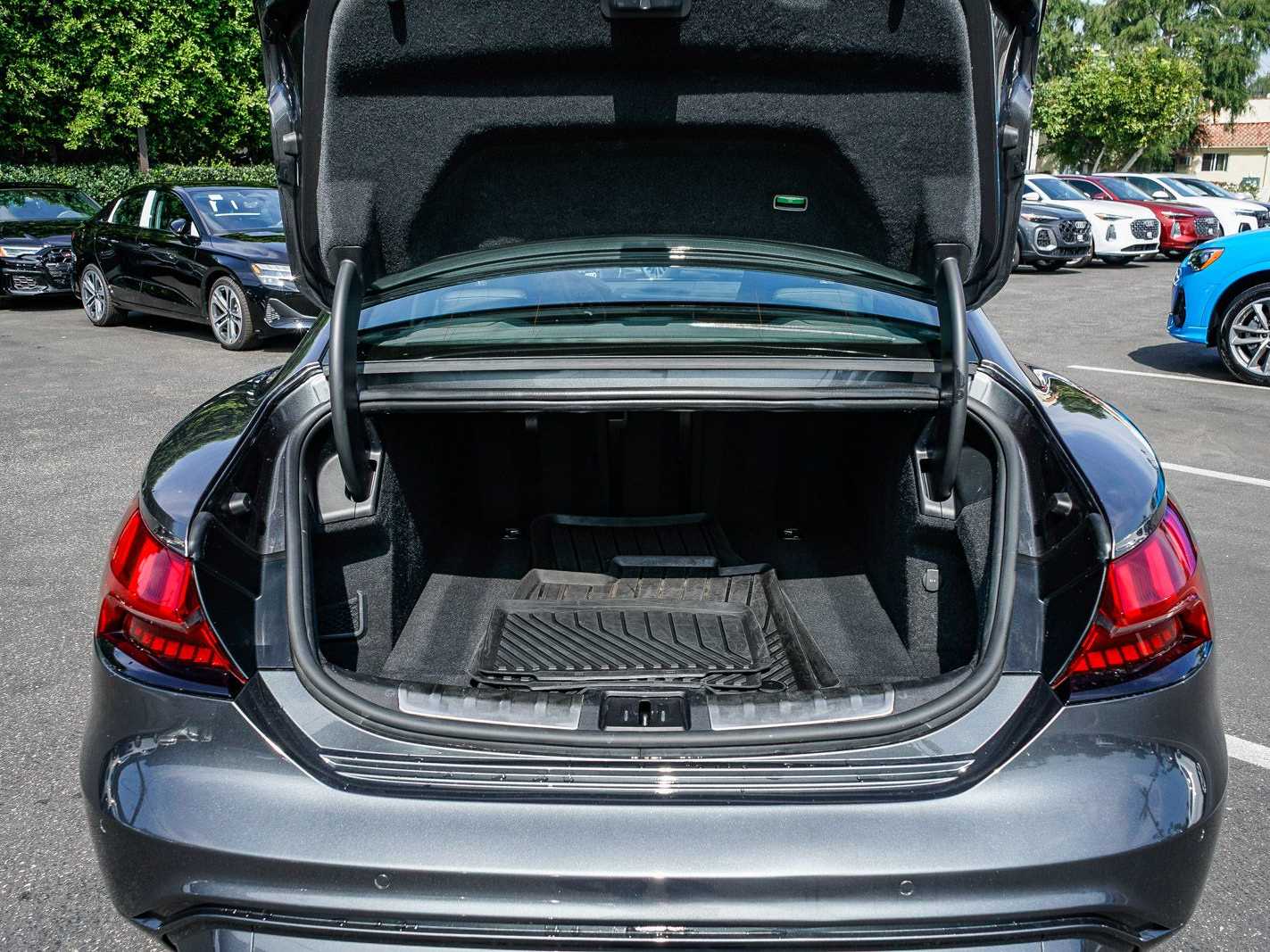 Thumbnail: 2022 Audi e-tron GT - 26