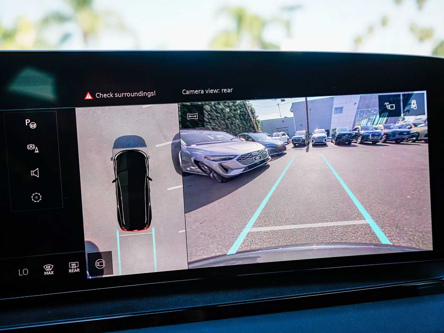 Thumbnail: 2025 Audi Q6 e-tron - 23