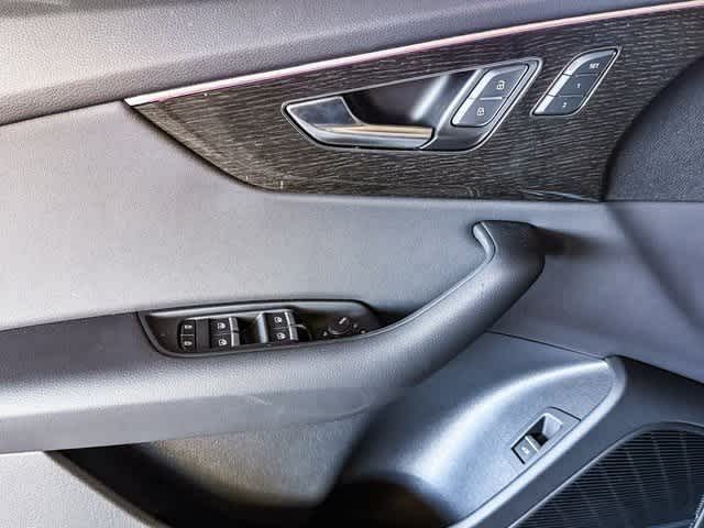 Thumbnail: 2026 Audi Q8 - 22