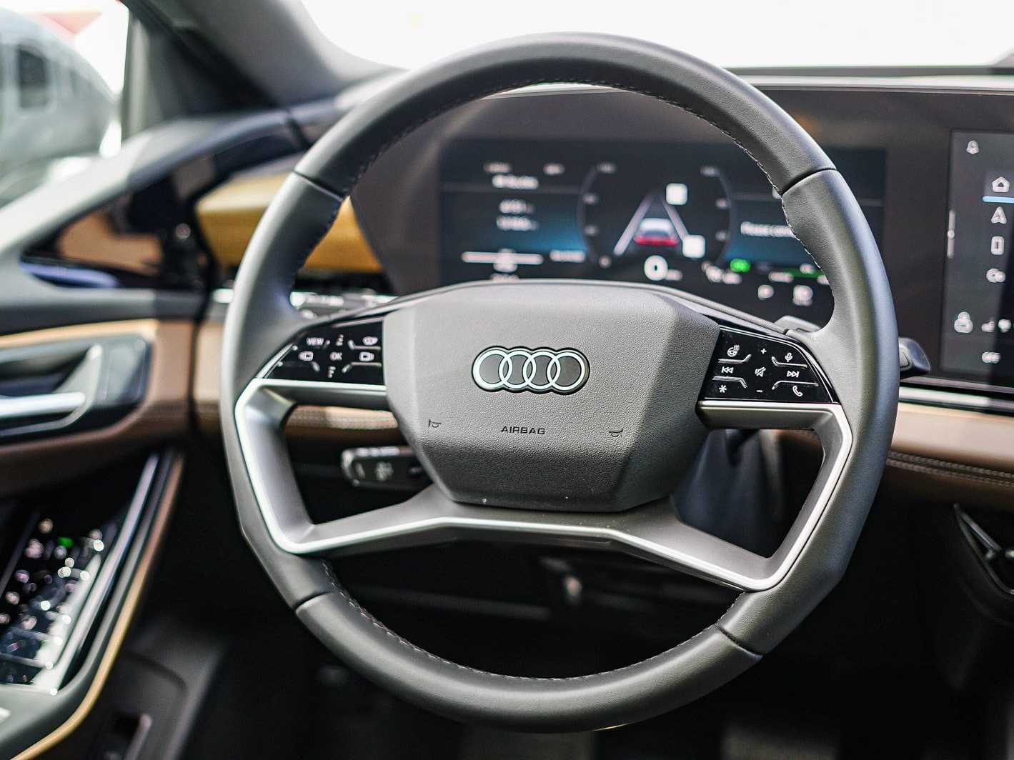 Thumbnail: 2025 Audi e-tron - 16