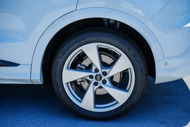 Thumbnail: 2025 Audi Q5 - 14