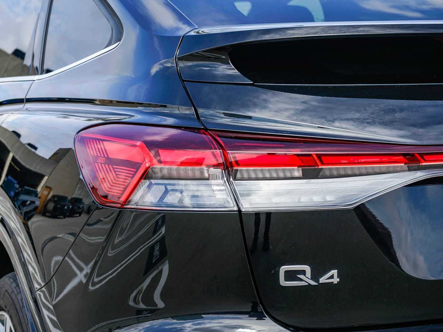 Thumbnail: 2023 Audi Q4 e-tron - 9