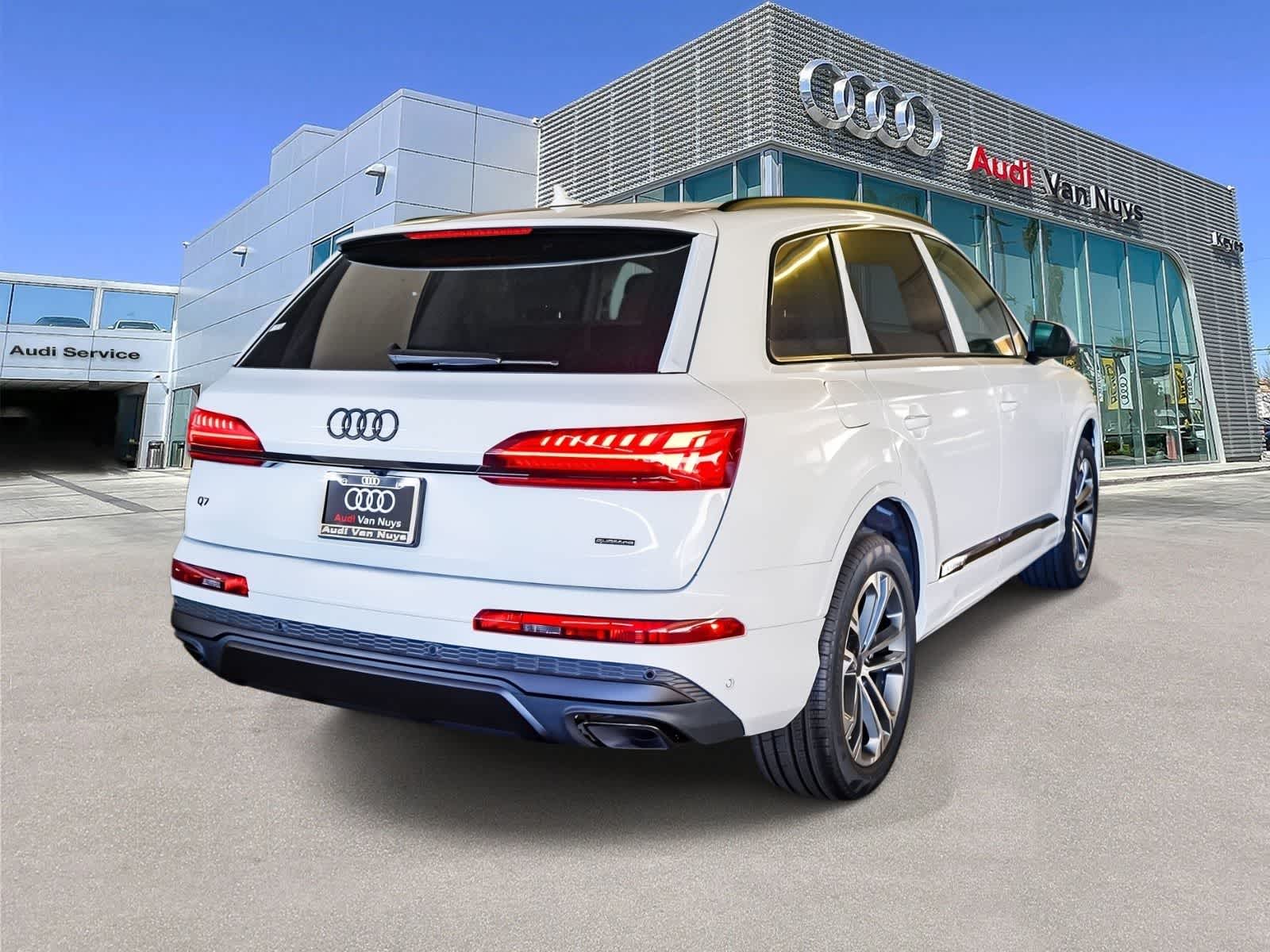 Thumbnail: 2026 Audi Q7 - 4