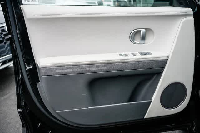 Thumbnail: 2023 Hyundai Ioniq 5 - 18
