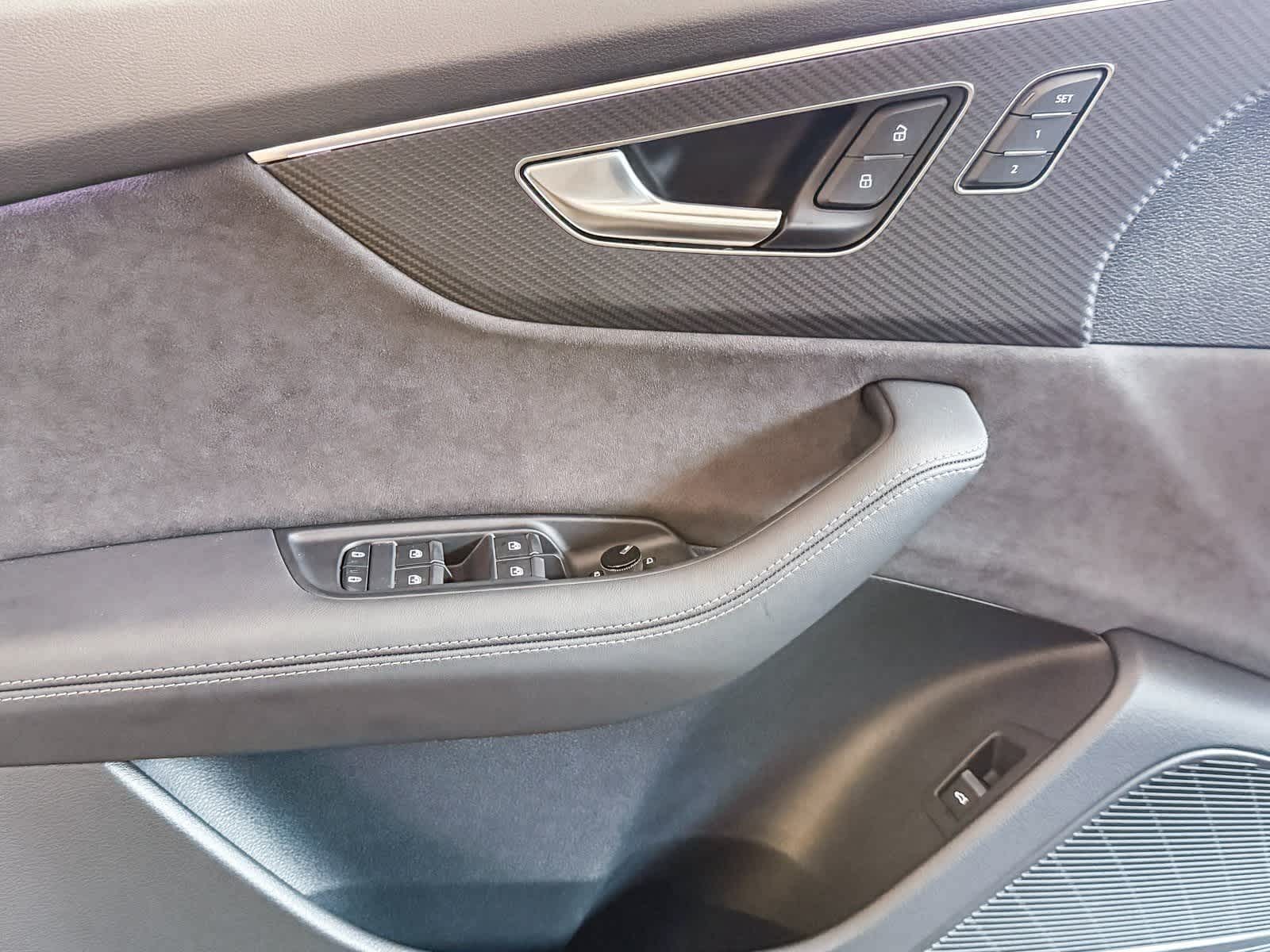 Thumbnail: 2026 Audi SQ8 - 22