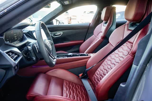 Thumbnail: 2024 Audi e-tron GT - 17