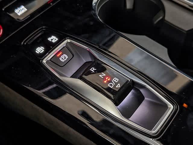 Thumbnail: 2025 Audi SQ6 e-tron - 24