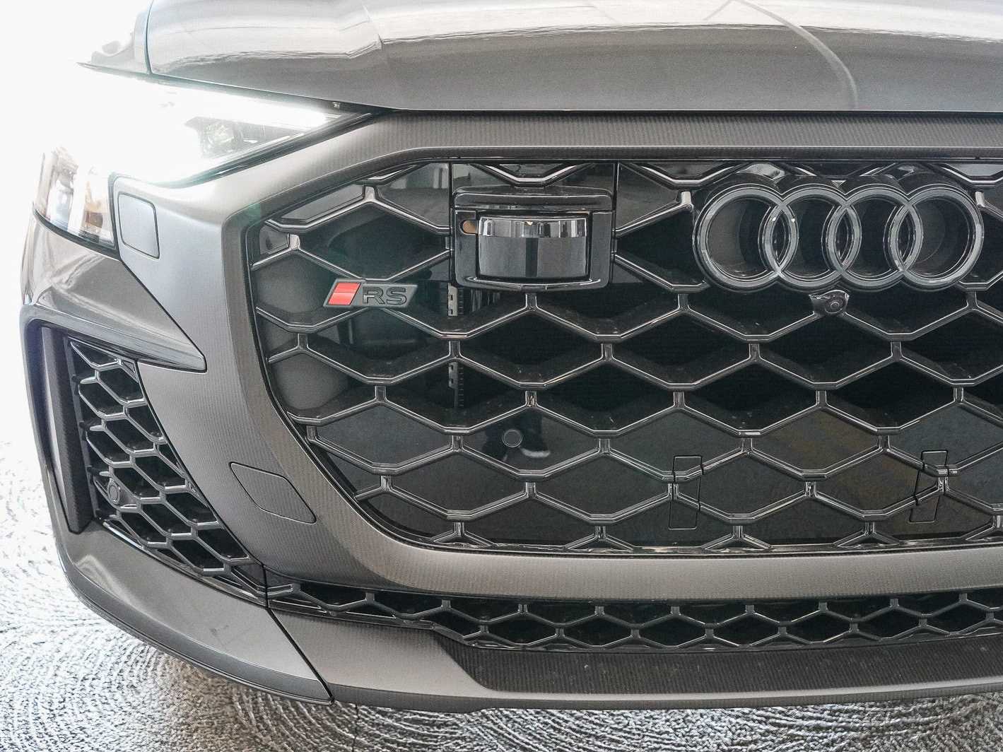 Thumbnail: 2026 Audi RS Q8 - 11