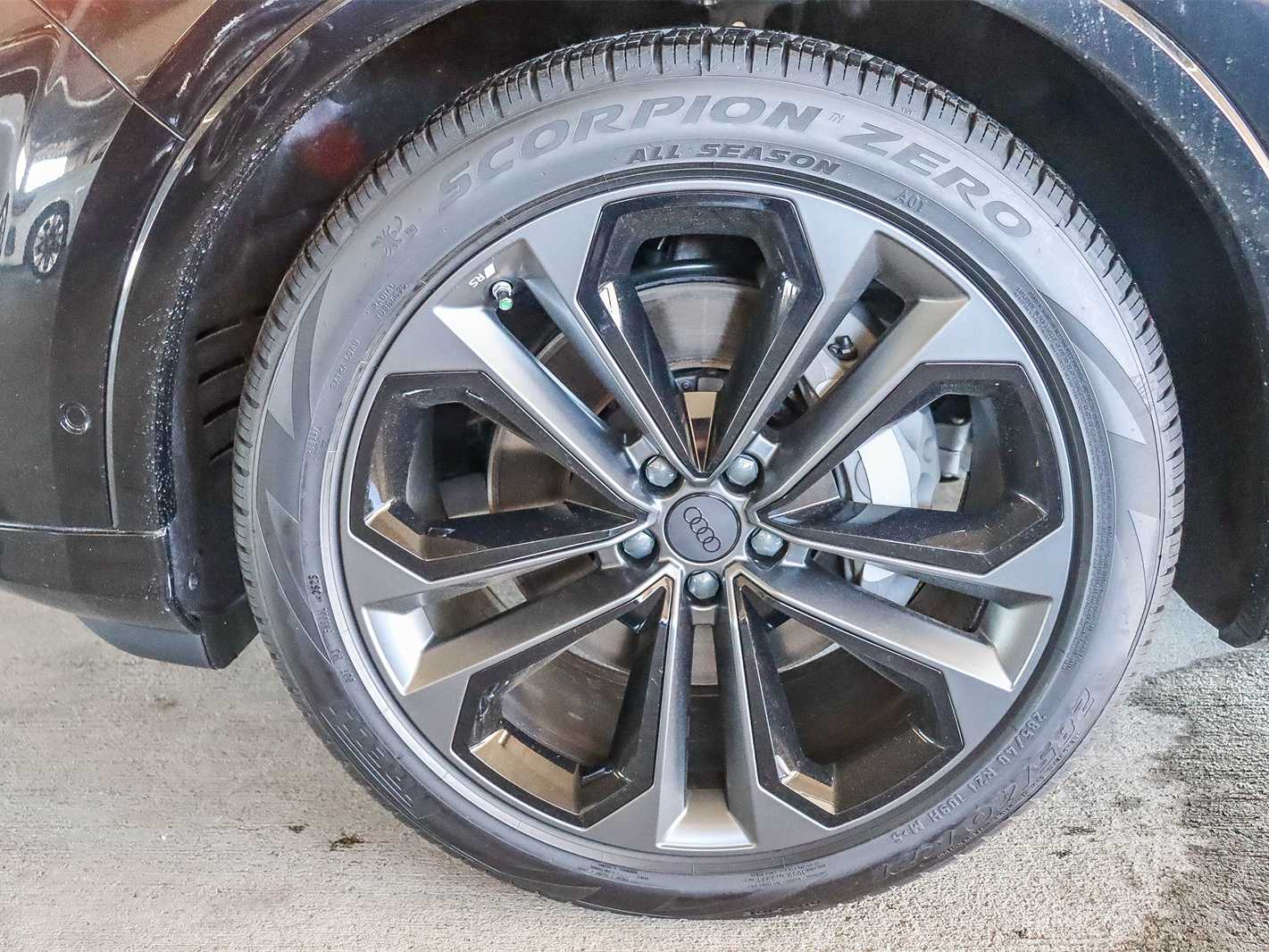 Thumbnail: 2026 Audi Q7 - 9