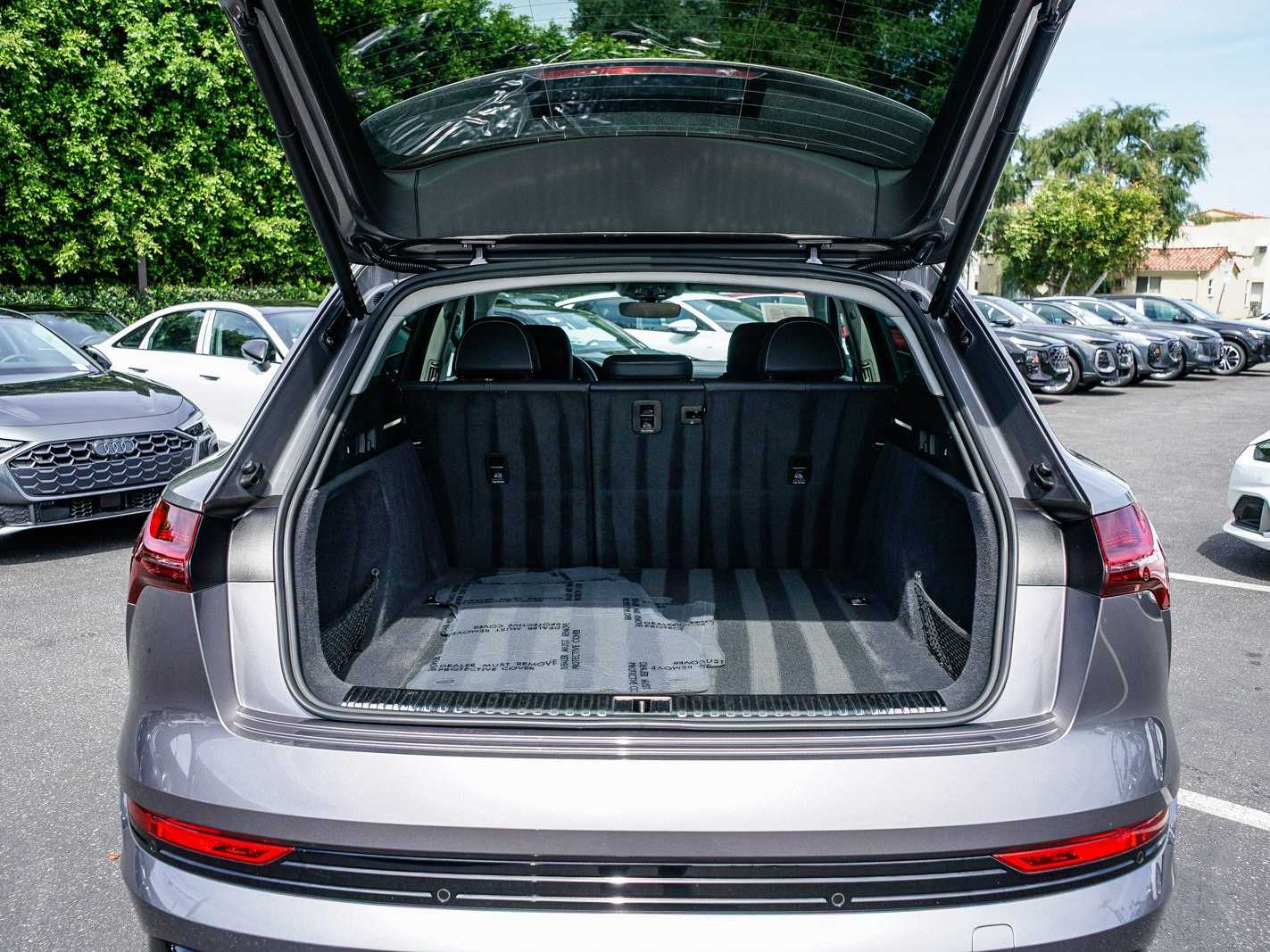 Thumbnail: 2023 Audi e-tron - 26