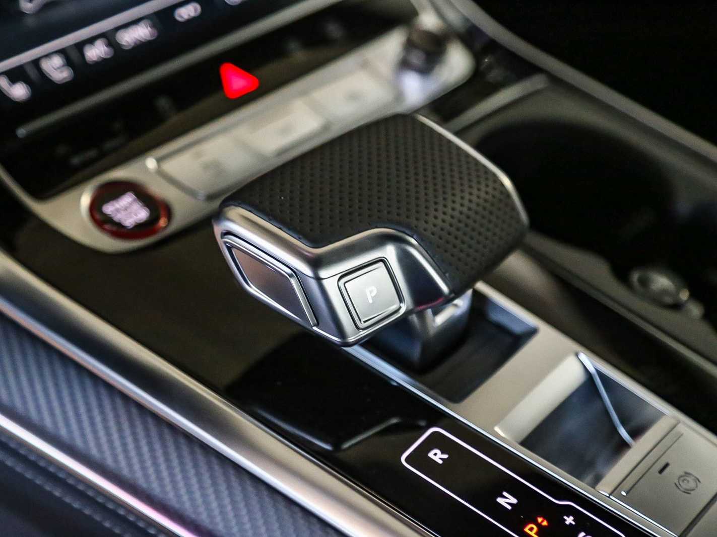 Thumbnail: 2026 Audi SQ8 - 16