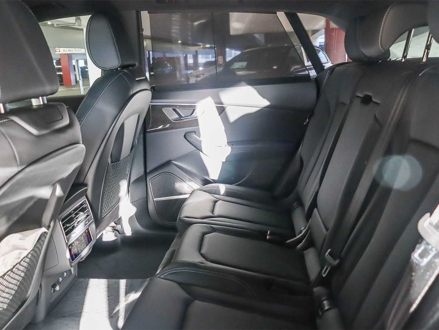 Thumbnail: 2026 Audi Q8 - 18