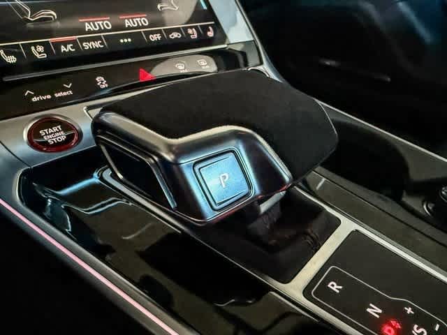 Thumbnail: 2026 Audi RS 6 - 24