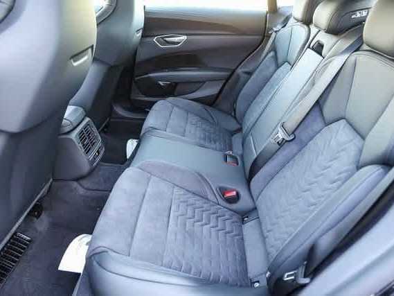 Thumbnail: 2026 Audi e-tron GT - 19