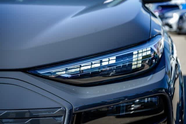 Thumbnail: 2025 Audi Q6 e-tron - 7