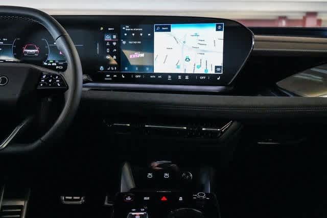Thumbnail: 2025 Audi SQ6 e-tron - 17