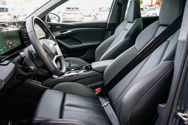 Thumbnail: 2025 Audi Q6 e-tron - 17